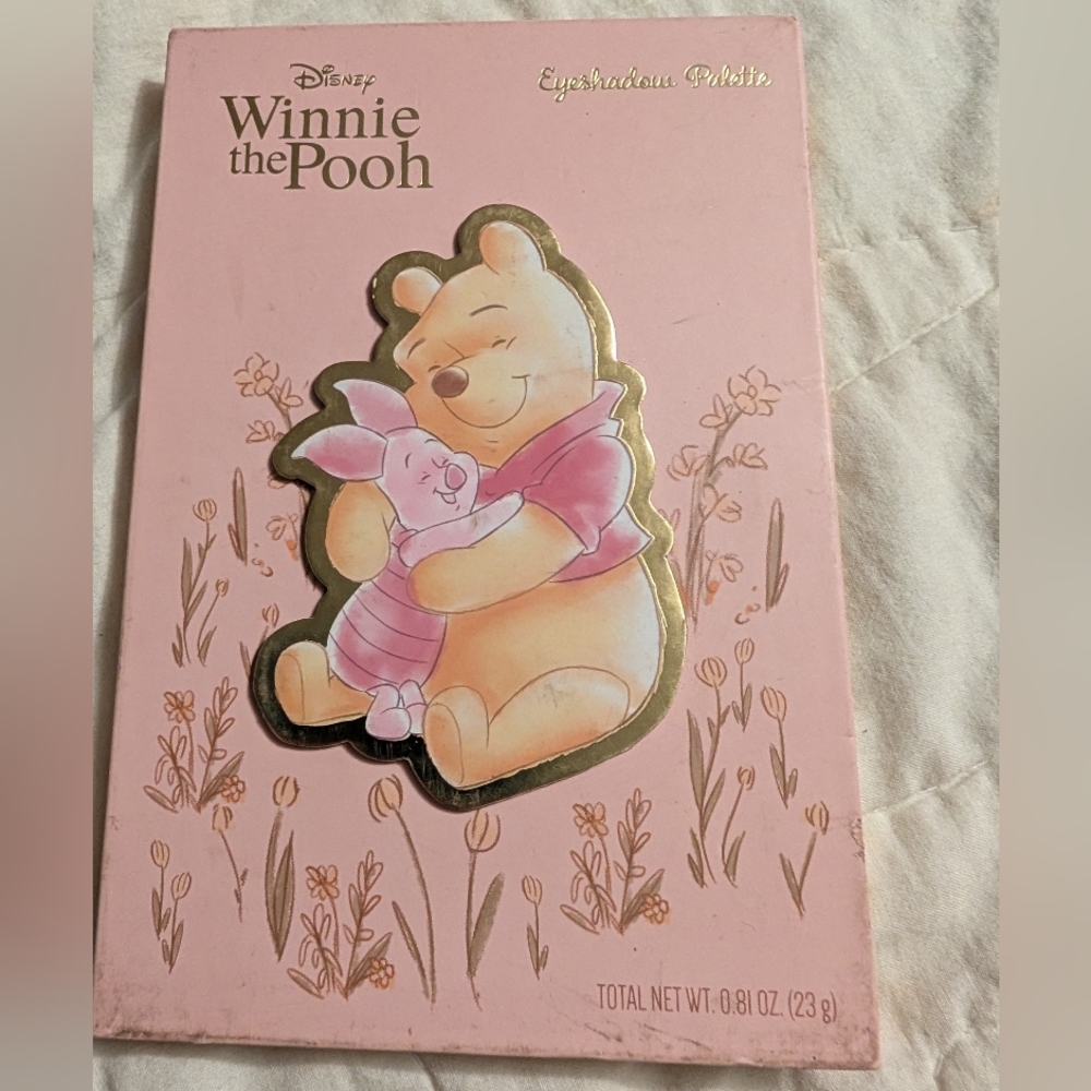 New Disney Winnie The Pooh & Piglet - 12 Eyeshadow Palette With Mirror - 0.56 oz